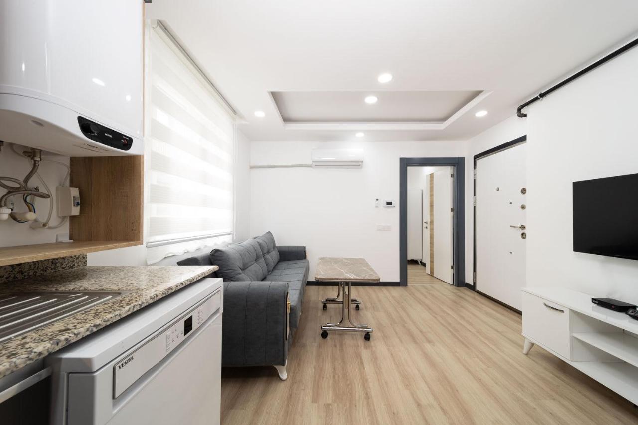 Charming Flat Near Beach In Muratpasa Daire